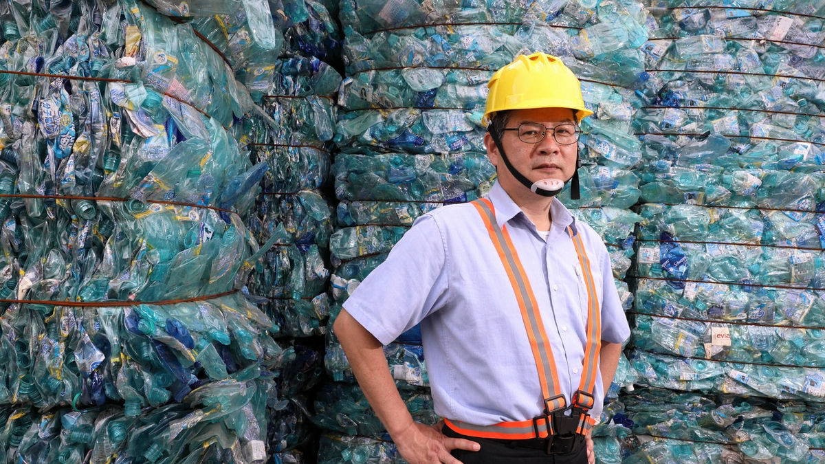 一家賠20年的寶特瓶回收廠　如何變徐旭東小金雞？