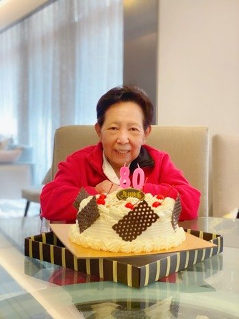 远东集团董事长徐旭东的「二姐」徐菊芳 (图/家属提供)周三辞世,享寿