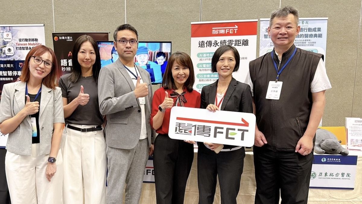 國家通訊傳播委員會（NCC）委員王怡惠（右2）蒞臨遠傳及亞東醫院 2025 ESG 高峰會攤位參觀指導 (圖 / 遠傳電信提供)