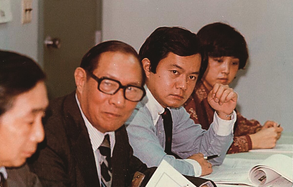 中央投資公司、行政院開發基金、遠東紡織公司、美商永備聯合電石 (Union Carbide) 公司及中華開發公司合資成立「東聯化學股份有限公司」