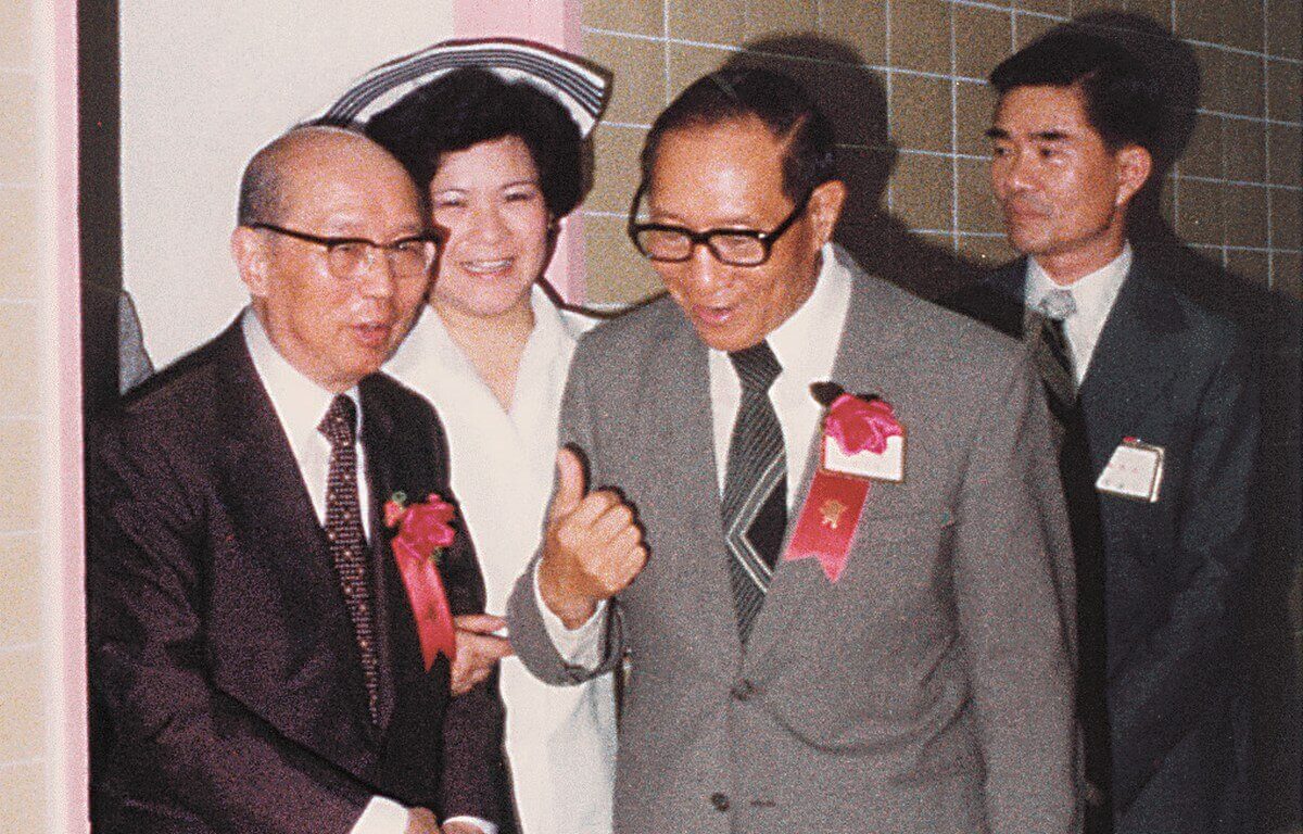 Starting the medical affairs officially and becoming the largest hospital in Taipei County.