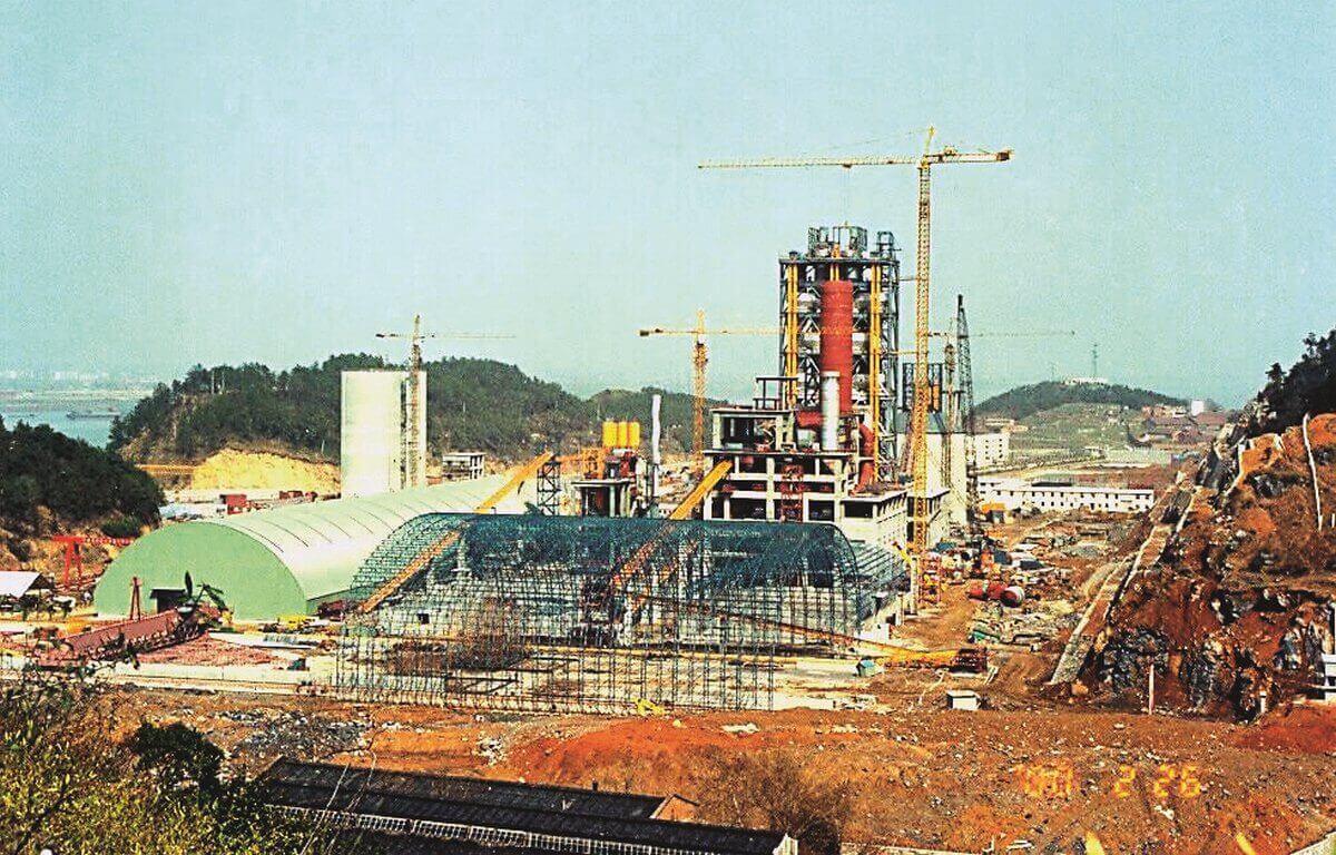 The production line of No.1 kiln of Jiangxi Yadong Cement Co., Ltd. in China began operations, with annual production of two million tons of cement.