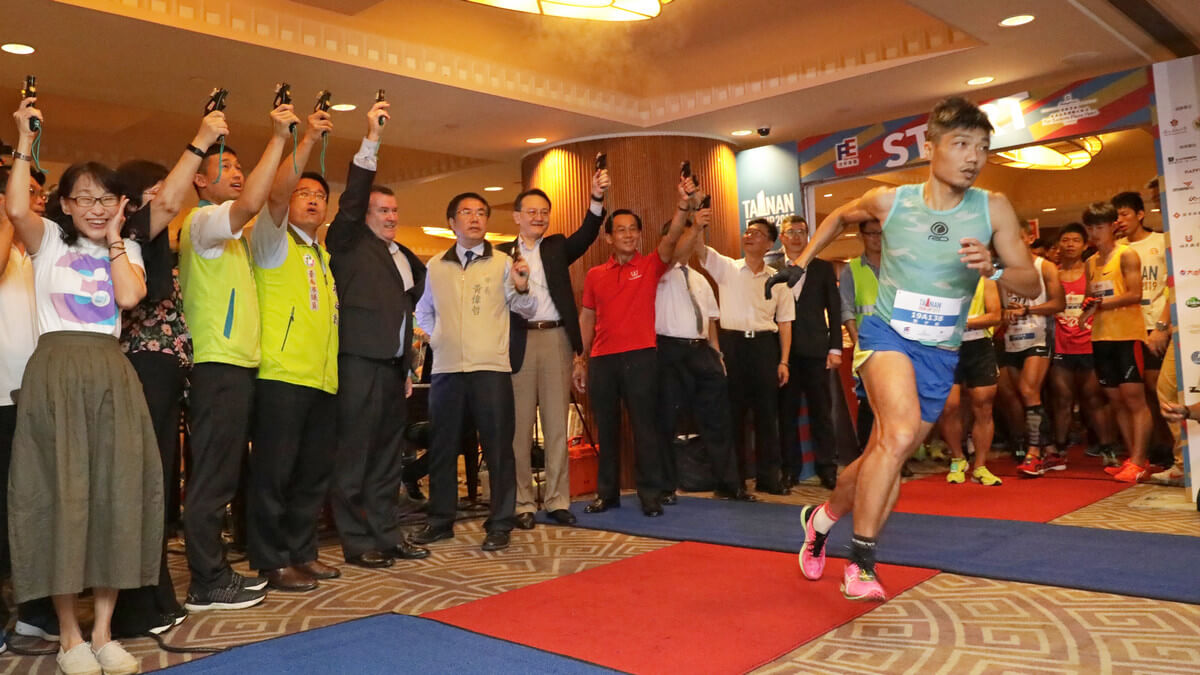 Thousands of People Competed for the Championship in the 5th Fucheng Run Up Competition. Champions of All Groups were From Taiwan