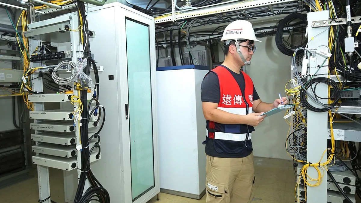 5G一開台耗電暴增3倍！遠傳撂AI盯場、大改「風水」，3招變身節電綠巨人