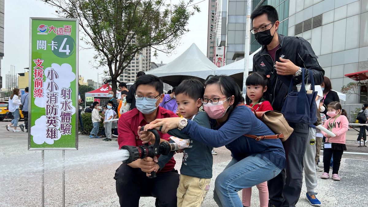 高雄大遠百攜手消防局舉辦小小消防英雄闖關趣