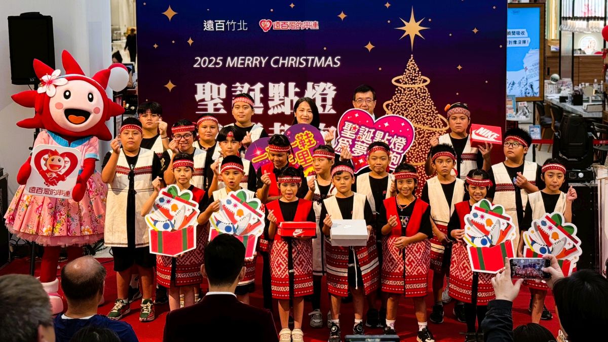 遠百竹北週年慶開跑 7米聖誕樹首亮相