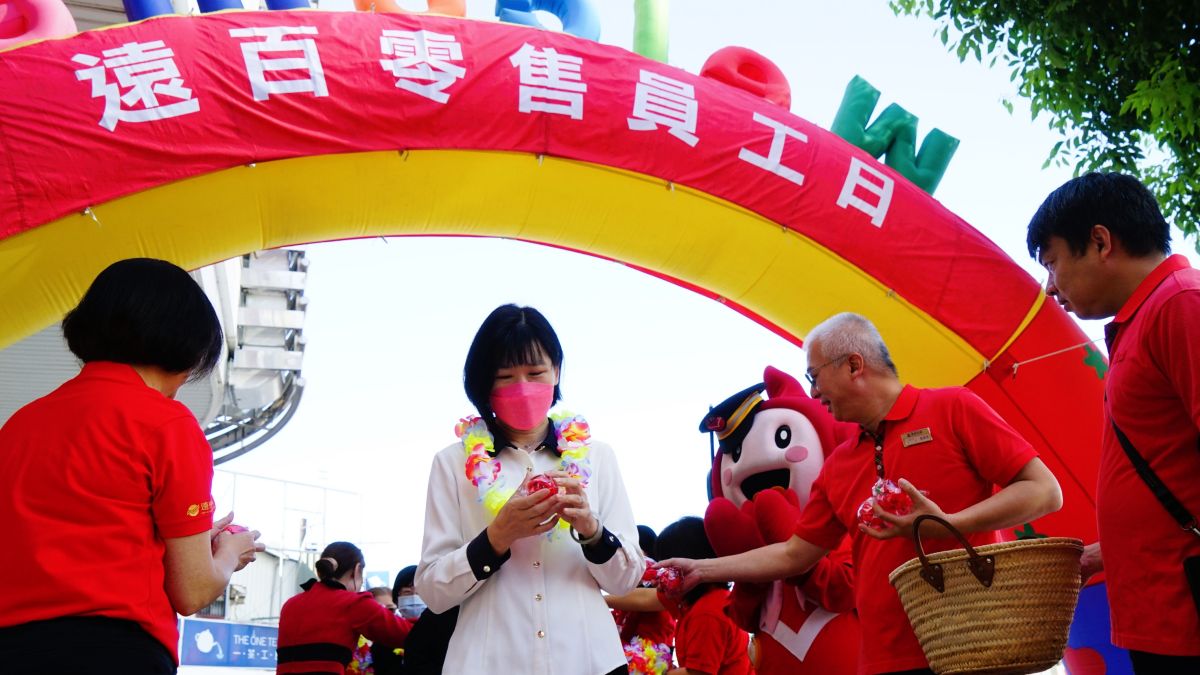 遠百嘉義歡慶零售員工日，榮耀儀式凝聚向心！