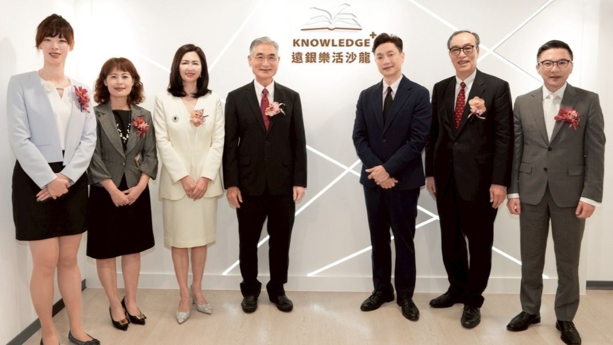 分行變身知識綠洲 遠東商銀新店樂知分行掃碼就能讀好書